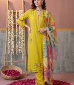 women floral embroidered regular thread work kurta with trousers & with dupatta