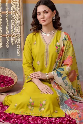 women floral embroidered regular thread work kurta with trousers & with dupatta