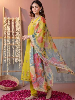 women floral embroidered regular thread work kurta with trousers & with dupatta 5