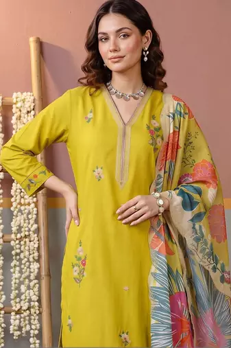 women floral embroidered regular thread work kurta with trousers & with dupatta