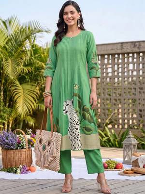 women animal printed pleated cotton kurta with trousers 5