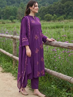 women ethnic motifs embroidered regular thread work cotton kurta with trousers & with dupatta 4
