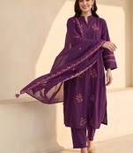women floral embroidered regular thread work cotton kurta with trousers & with dupatta