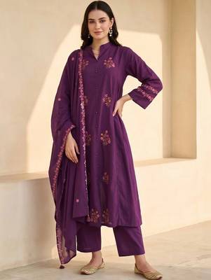 women floral embroidered regular thread work cotton kurta with trousers & with dupatta 2