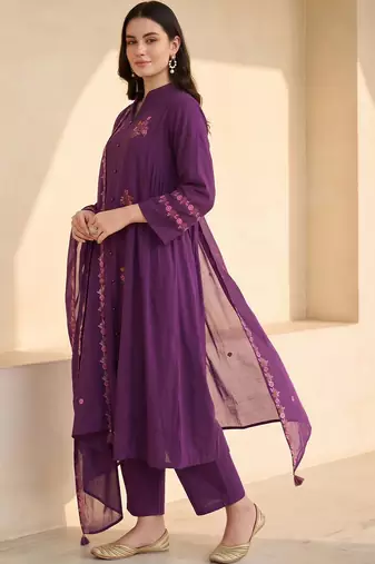 women floral embroidered regular thread work cotton kurta with trousers & with dupatta