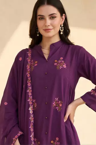 women floral embroidered regular thread work cotton kurta with trousers & with dupatta