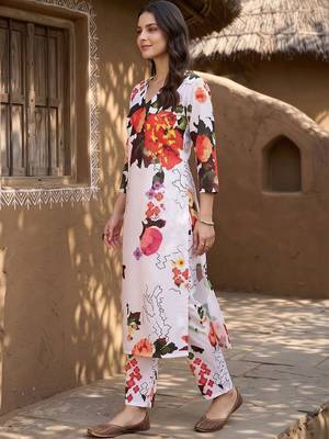 women floral printed regular kurta with trousers 4
