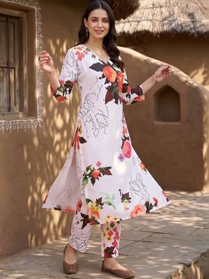 women floral printed regular kurta with trousers 5