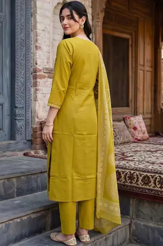 women ethnic motifs printed regular cotton kurta with trousers & with dupatta