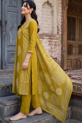 women ethnic motifs printed regular cotton kurta with trousers & with dupatta