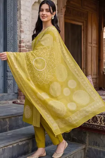 women ethnic motifs printed regular cotton kurta with trousers & with dupatta