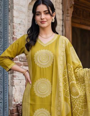 women ethnic motifs printed regular cotton kurta with trousers & with dupatta 6