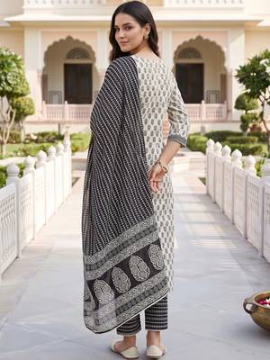 women ethnic motifs printed regular cotton kurta with trousers & with dupatta 2
