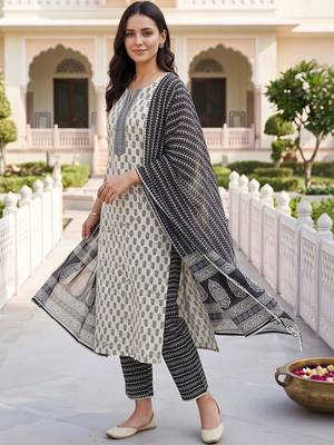 women ethnic motifs printed regular cotton kurta with trousers & with dupatta 5