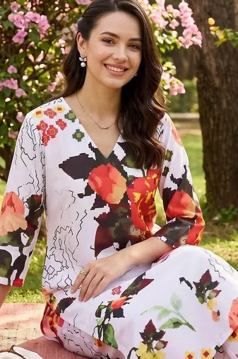 women floral printed regular kurta with trousers