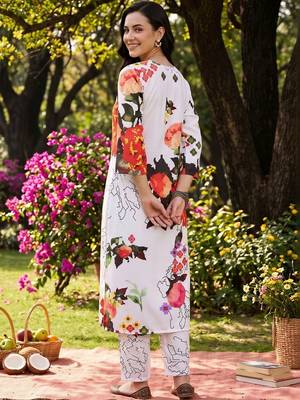 women floral printed regular kurta with trousers 3