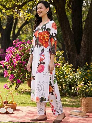 women floral printed regular kurta with trousers 4