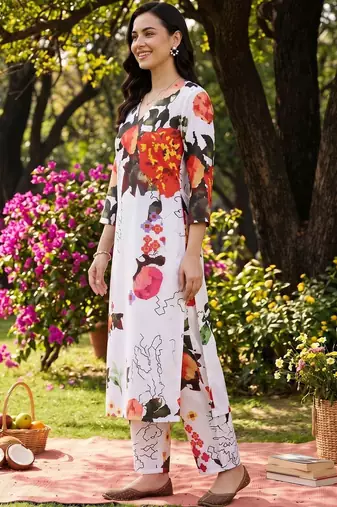 women floral printed regular kurta with trousers