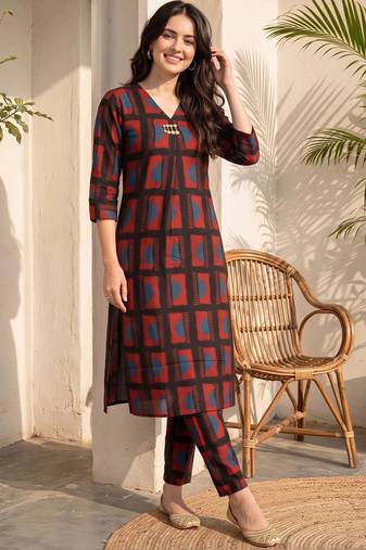 women printed regular kurta with trousers