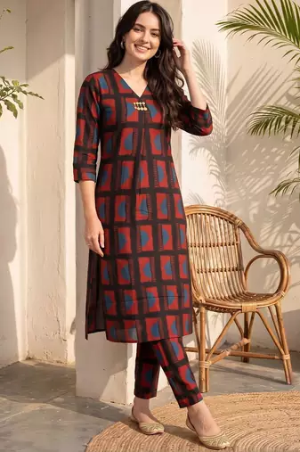 women printed regular kurta with trousers