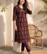 women printed regular kurta with trousers