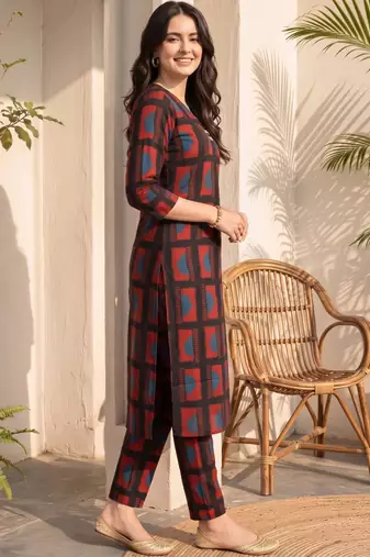 women printed regular kurta with trousers