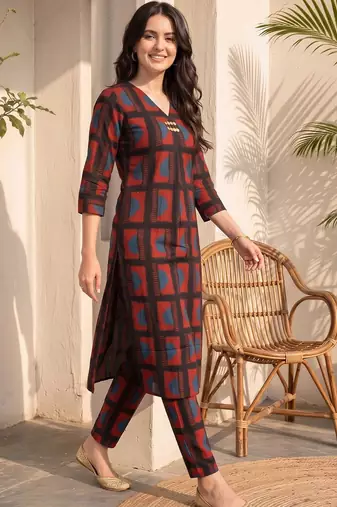 women printed regular kurta with trousers