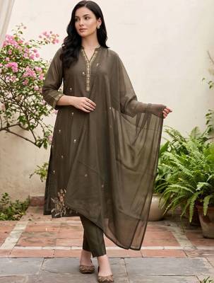 women ethnic motifs embroidered regular thread work cotton kurta with trousers & with dupatta 2