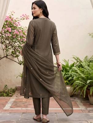 women ethnic motifs embroidered regular thread work cotton kurta with trousers & with dupatta 3