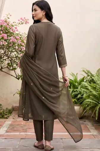 women ethnic motifs embroidered regular thread work cotton kurta with trousers & with dupatta