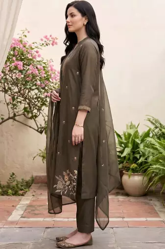 women ethnic motifs embroidered regular thread work cotton kurta with trousers & with dupatta