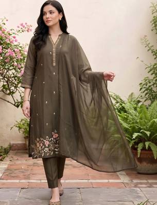 women ethnic motifs embroidered regular thread work cotton kurta with trousers & with dupatta 5