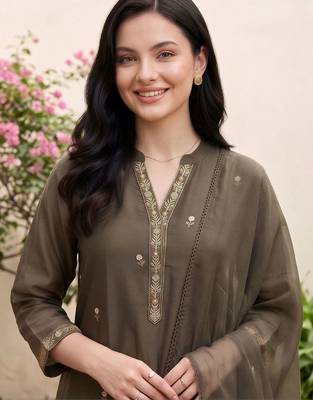 women ethnic motifs embroidered regular thread work cotton kurta with trousers & with dupatta 6