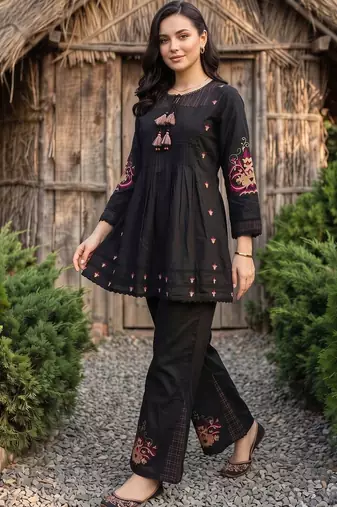 women ethnic motifs embroidered panelled thread work cotton kurti with trousers