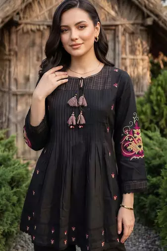 women ethnic motifs embroidered panelled thread work cotton kurti with trousers