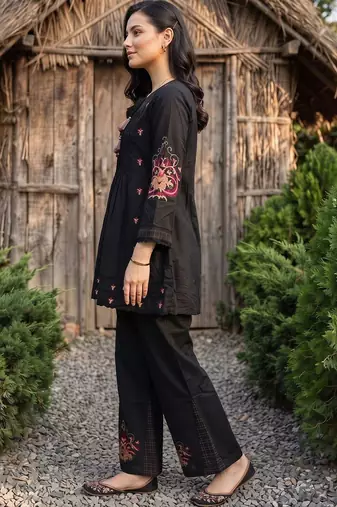 women ethnic motifs embroidered panelled thread work cotton kurti with trousers