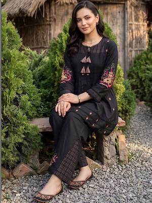 women ethnic motifs embroidered panelled thread work cotton kurti with trousers 5
