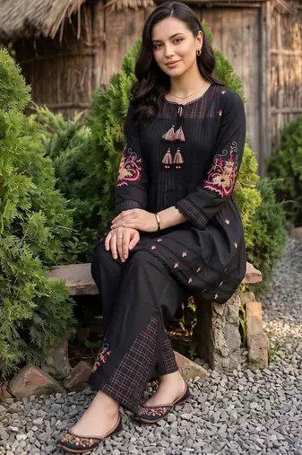 women ethnic motifs embroidered panelled thread work cotton kurti with trousers