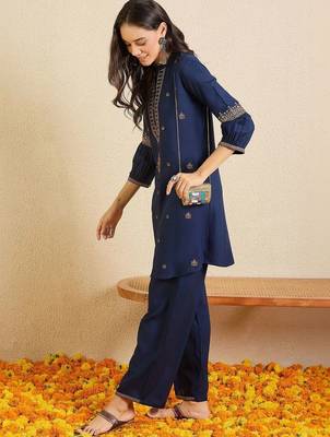women ethnic motifs embroidered regular mirror work kurta with palazzos 3
