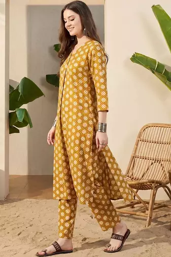 women ethnic motifs printed regular cotton kurta with trousers