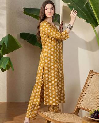 women ethnic motifs printed regular cotton kurta with trousers 6