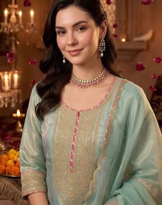 women ethnic motifs embroidered regular kurta with trousers & with dupatta 2