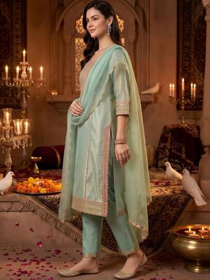 women ethnic motifs embroidered regular kurta with trousers & with dupatta 3