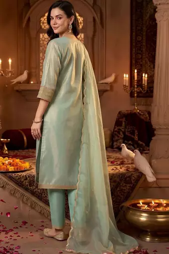 women ethnic motifs embroidered regular kurta with trousers & with dupatta