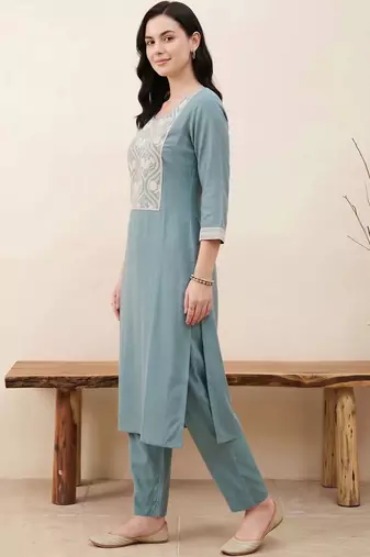 women ethnic motifs embroidered regular thread work kurta with trousers