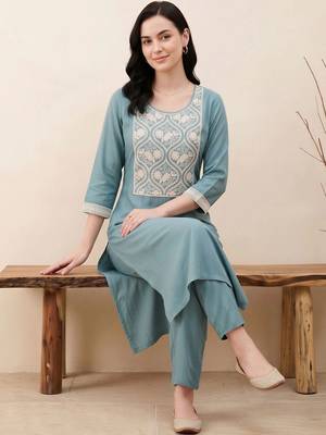 women ethnic motifs embroidered regular thread work kurta with trousers 5