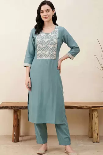 women ethnic motifs embroidered regular thread work kurta with trousers