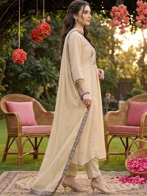 women floral embroidered empire thread work kurta with trousers & with dupatta 3