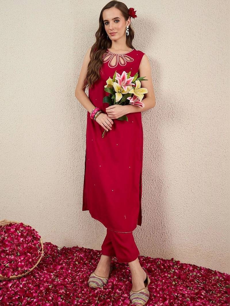 women embroidered regular thread work kurta with trousers