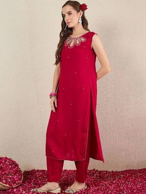 women embroidered regular thread work kurta with trousers 3